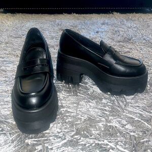 Platform Loafer women size 9